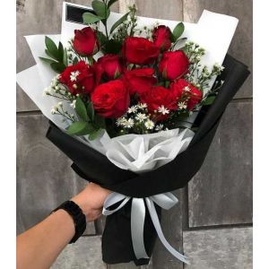 10 beautiful red roses - 10 ورود حمراء رائعة